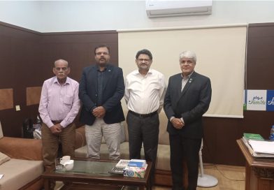 Miftah Ismail Meets Media Representatives in Karachi